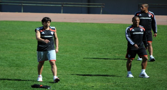 River se entrenó sin Cavenaghi y Ferrero