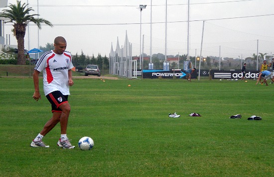 Trezeguet se entrenó de manera diferenciada