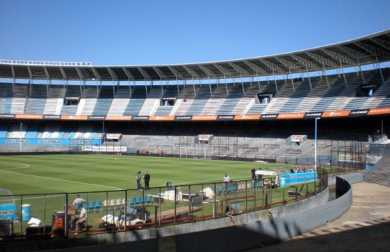 Chacarita pretende ser local en Racing