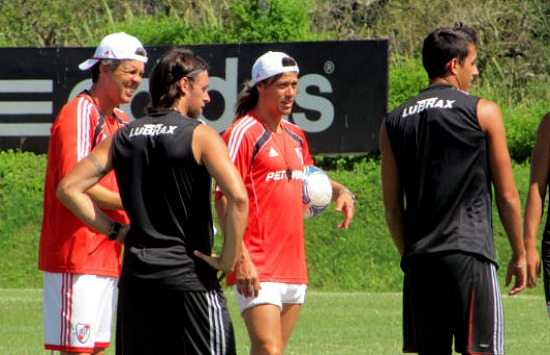 Almeyda convocó a Domingo y Bou