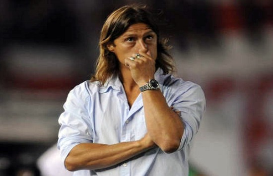Almeyda: “Trezeguet es el libro perfecto de los movimientos que tiene que hacer un 9”