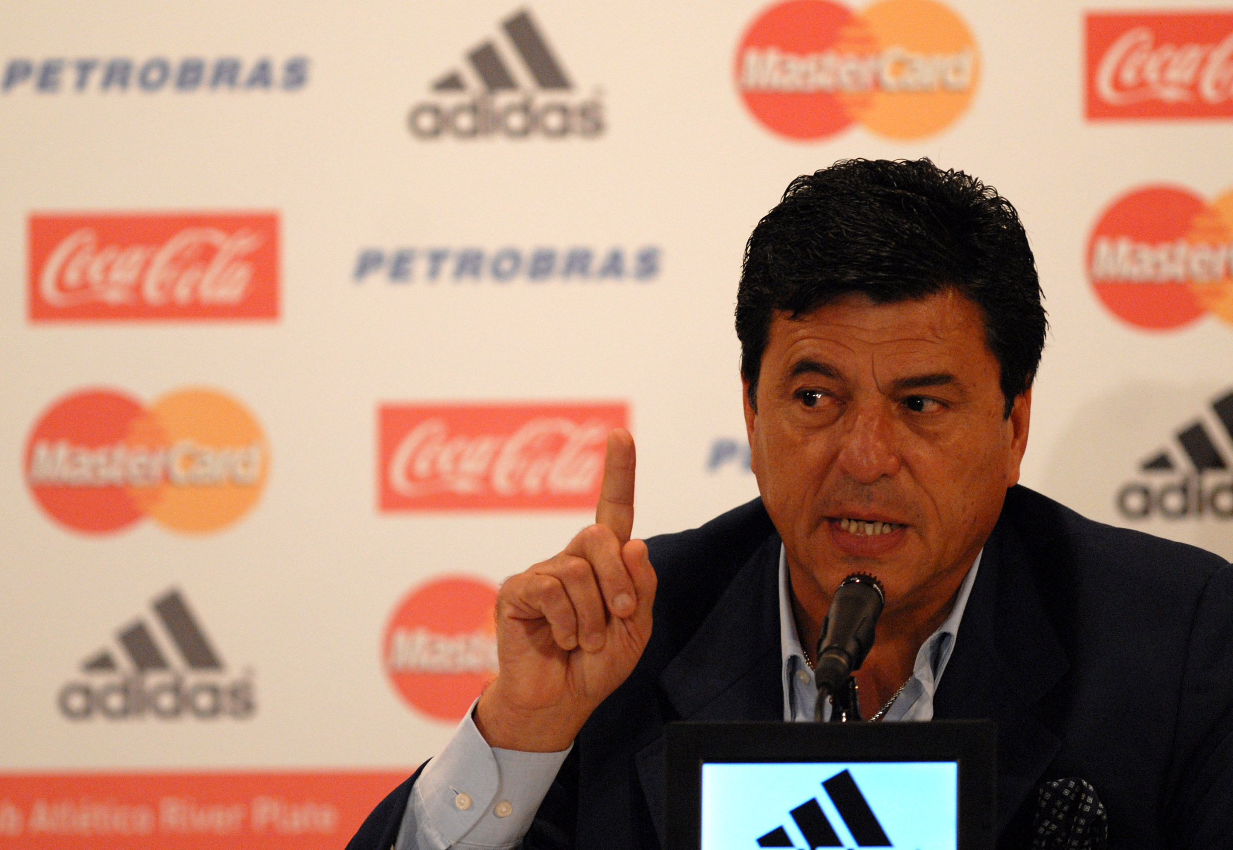 "Es obvio que sigue"