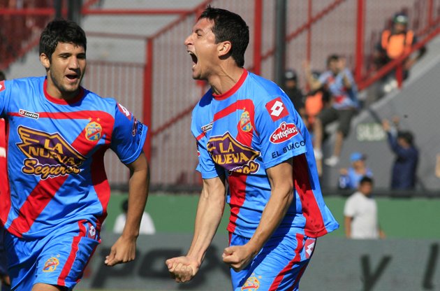 Quiere a un central del campeón