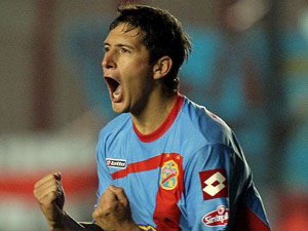 Benfica podría interceder por Burdisso