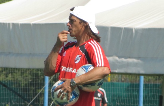 Almeyda paró un equipo con varios cambios