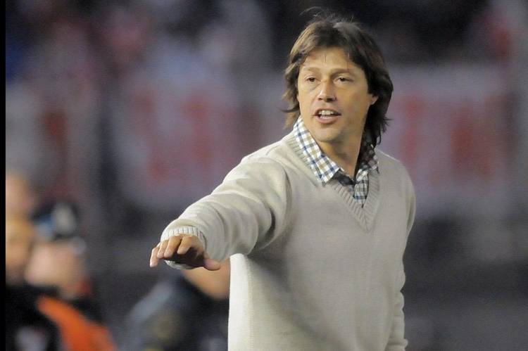 “Deseo que Trezeguet cumpla su contrato”