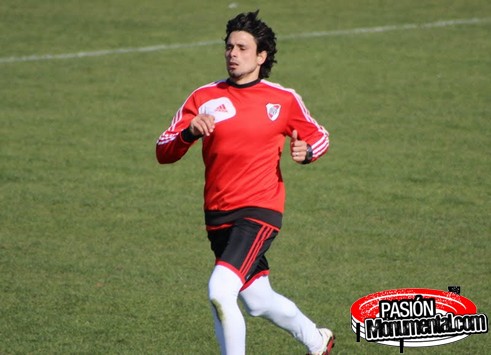 ¡Los suplentes ganaron con gol de Vella!