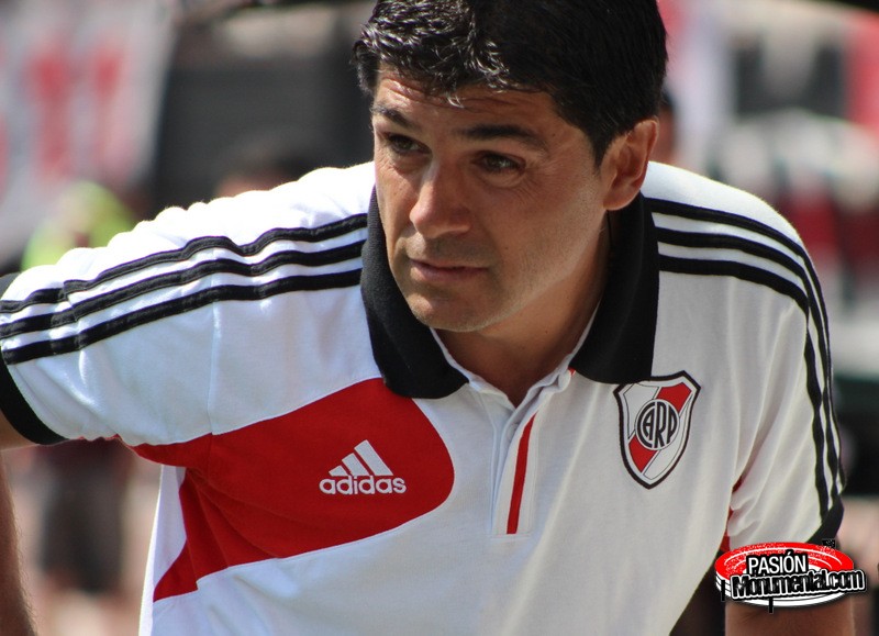 Mientras, dirige Zapata