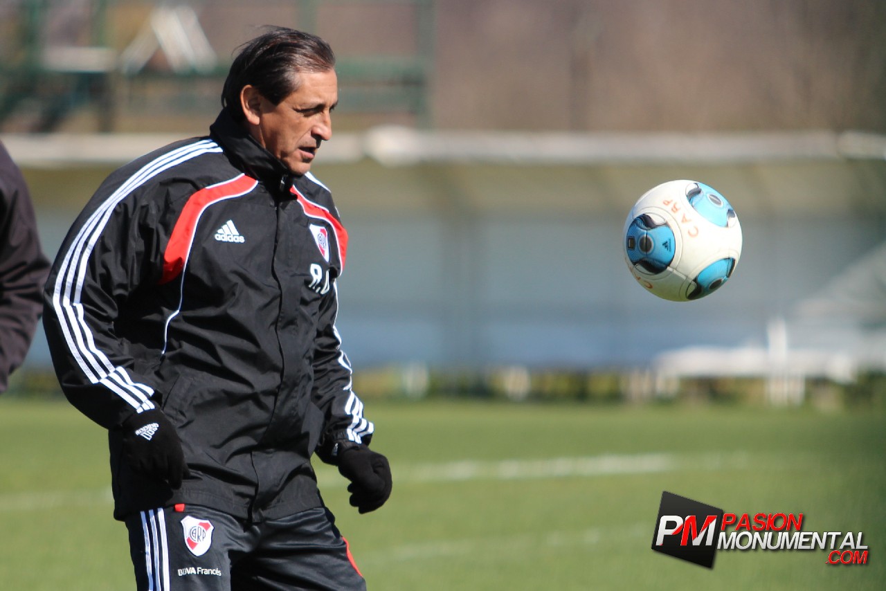 "Un buen regalo es renovar con River"
