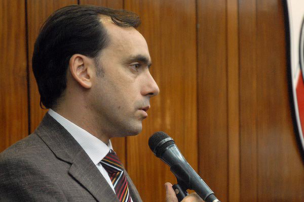 Sin el presidente, temas picantes en CD