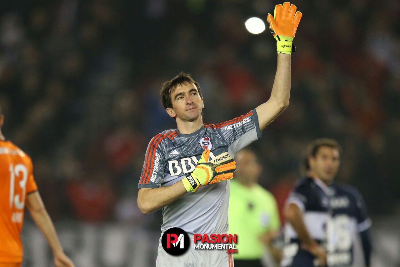 Barovero le respondió al hincha de River la ovación en el Monumental