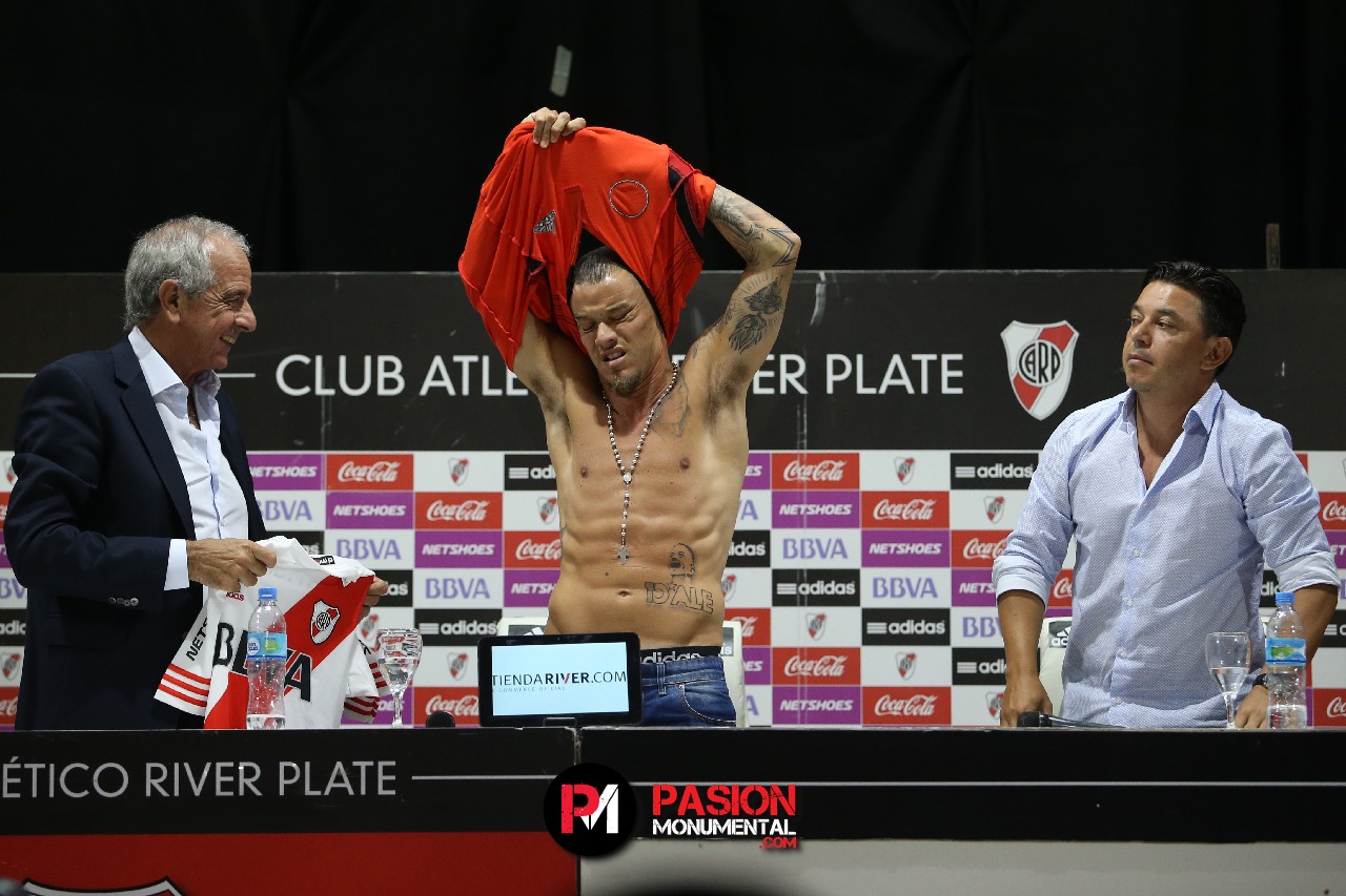 Las fotos de la conferencia de prensa de D´alessandro