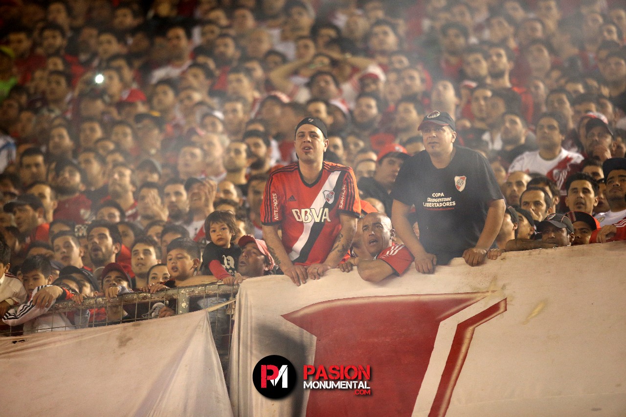 Los hinchas en la final de la Recopa