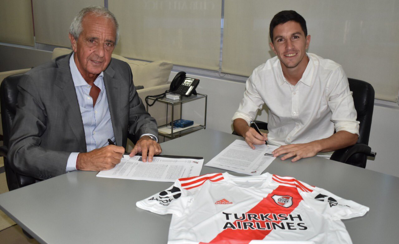 Nacho Fernández renovó su contrato con River