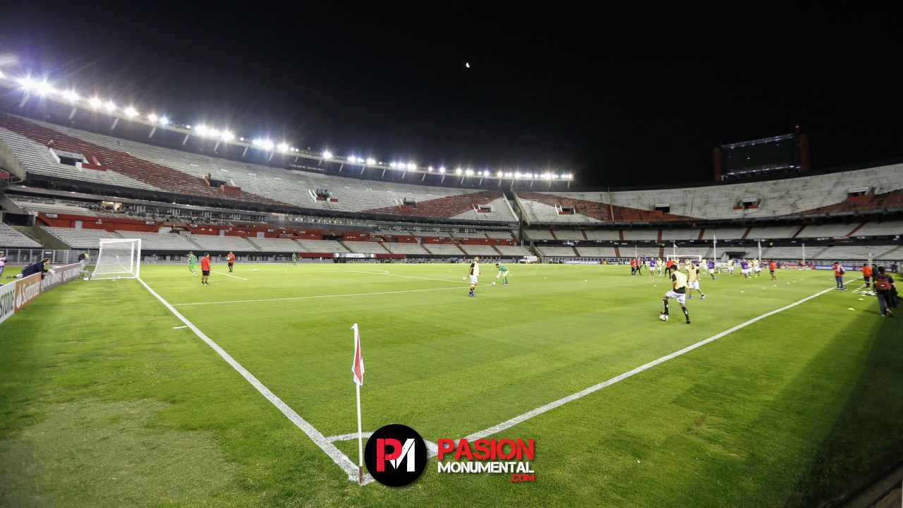 Así luce el campo de juego del Monumental