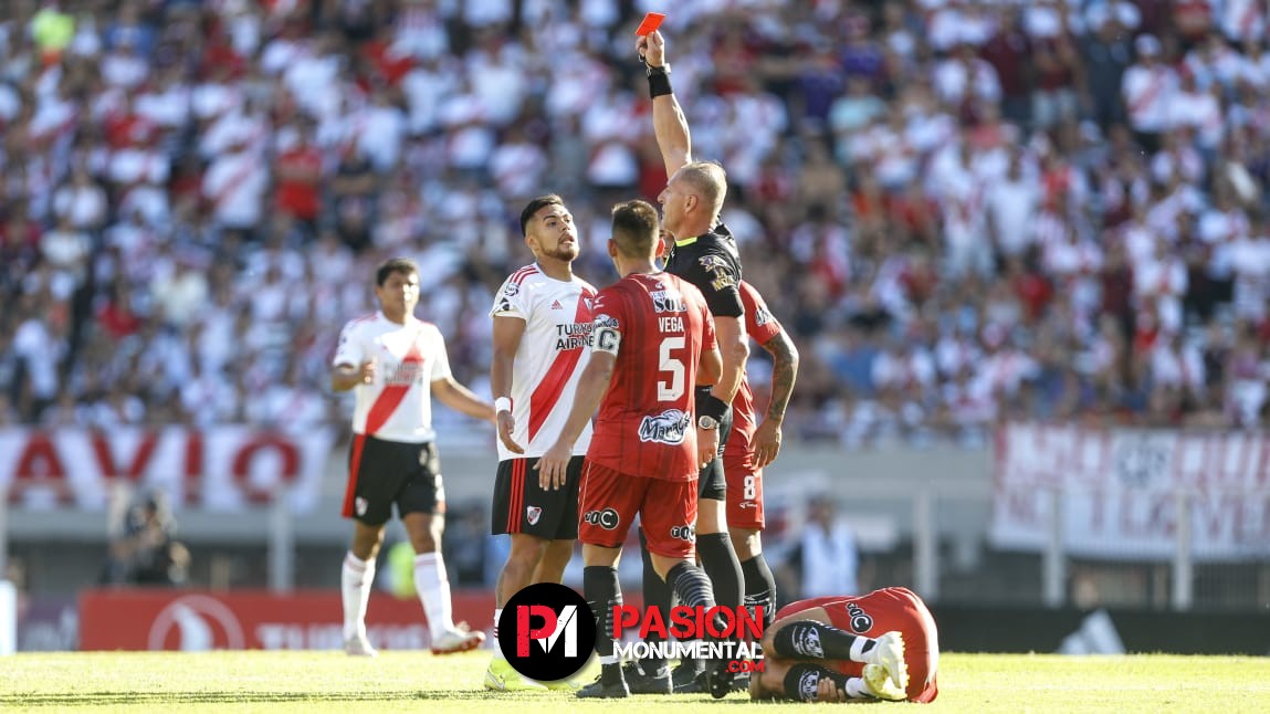 Insólita expulsión de Paulo Díaz