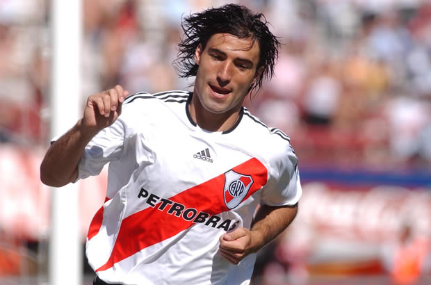 El Tecla otra vez con el escudo de River