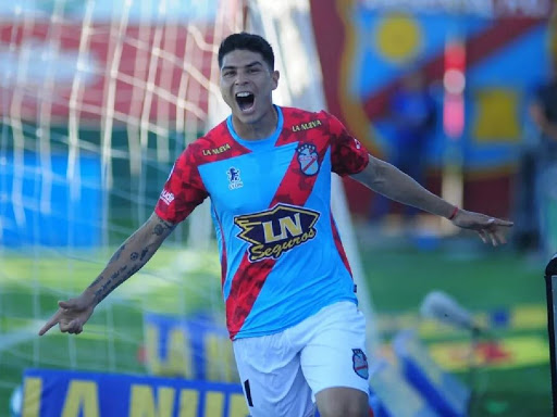 Álvarez Suárez: "Me encantaría jugar en River con mi tío"