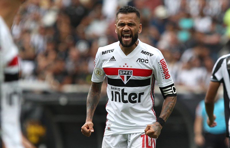 Dani Alves: "Gallardo es una gran apuesta del fútbol mundial"
