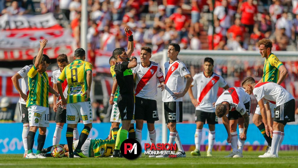 Martínez Quarta expulsado en la derrota de Fiorentina
