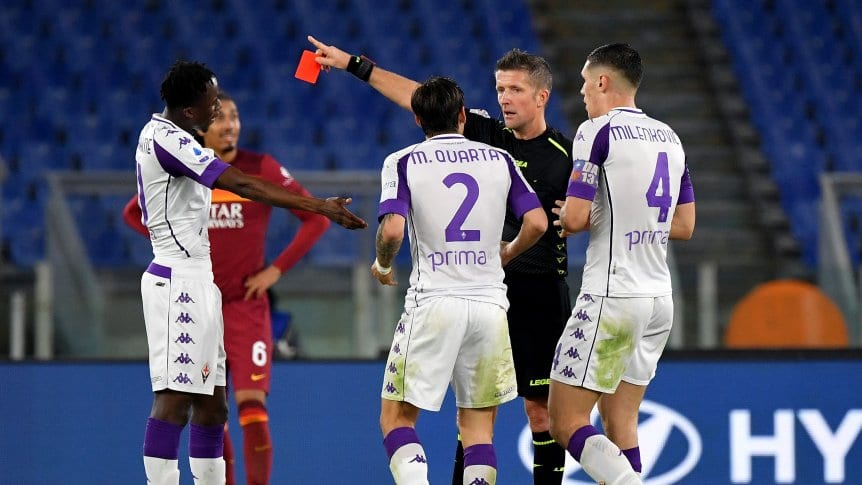 Martínez Quarta expulsado en la derrota de Fiorentina
