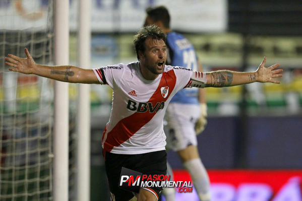 El cruce entre Cavenaghi y Borré por redes tras el póker ante Godoy Cruz