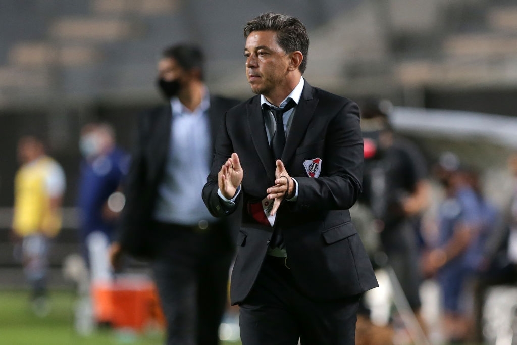 "Resolvimos bien la primera parte con muy pocos espacios y una cancha que no estaba bien"