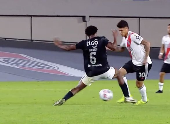 ¡Carrascal está loco! Las jugadas de crack del colombiano