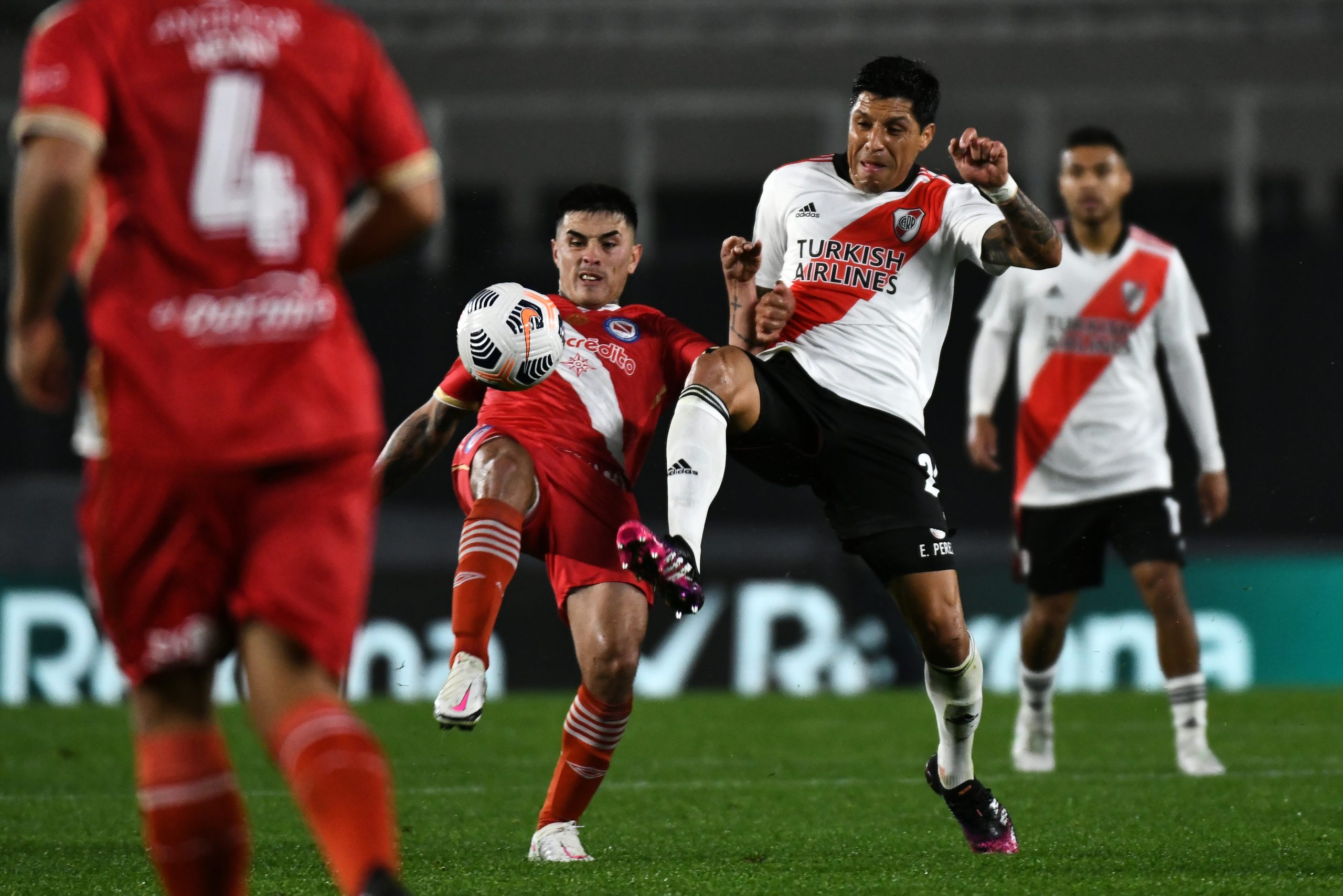 River no pudo aprovechar las oportunidades y empató en la ida de los octavos de final