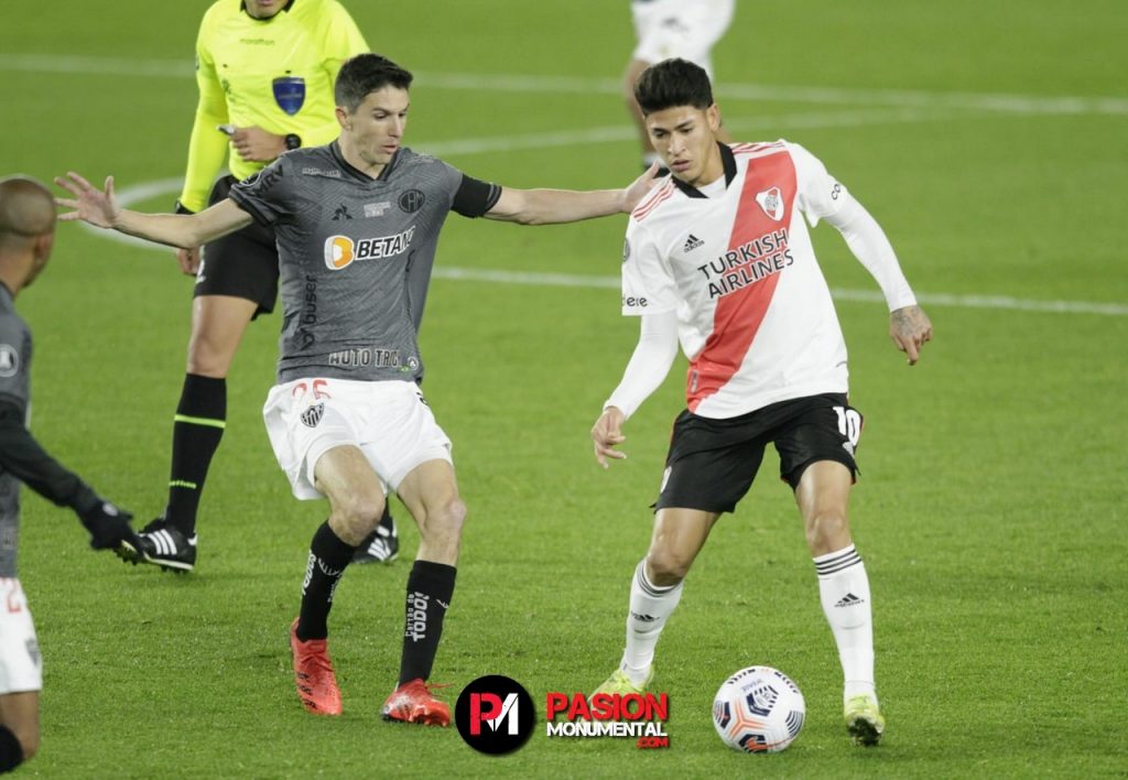 Con una defensa atípica, la posible formación de River ante Sarmiento
