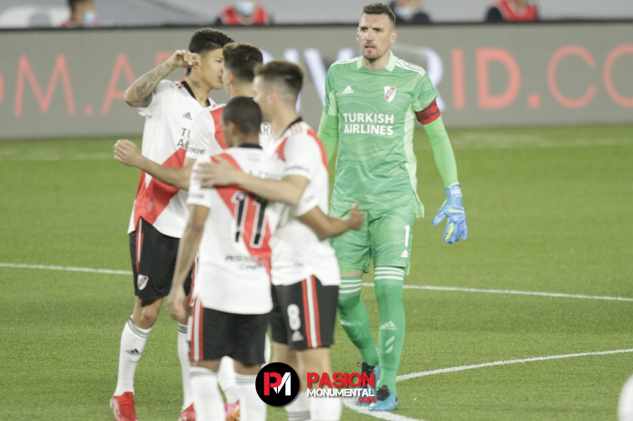 Enzo más diez: los puntajes de River ante Arsenal