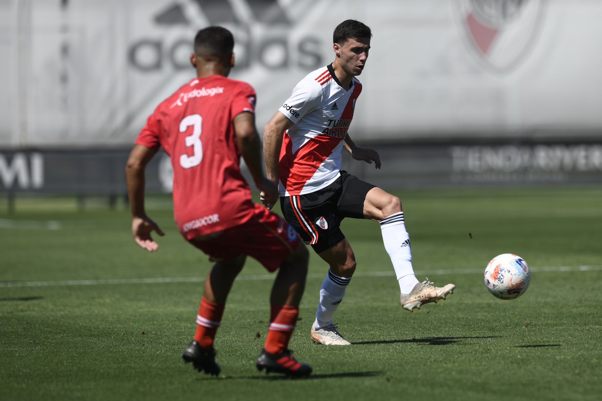 Con cuatro jugadores del plantel profesional, la Reserva de River volvió a perder en Ezeiza