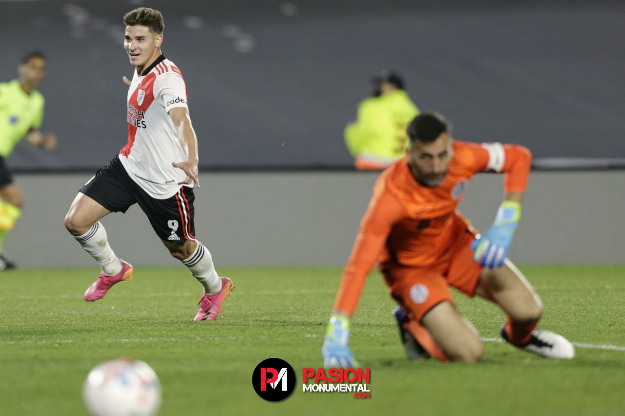 Tras los rumores de interés, un dirigente de la Fiorentina elogió a Julián Álvarez