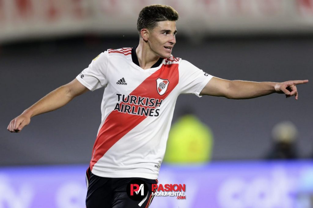 Scaloni: "Si Julián Álvarez sigue en este nivel, da igual dónde juegue"