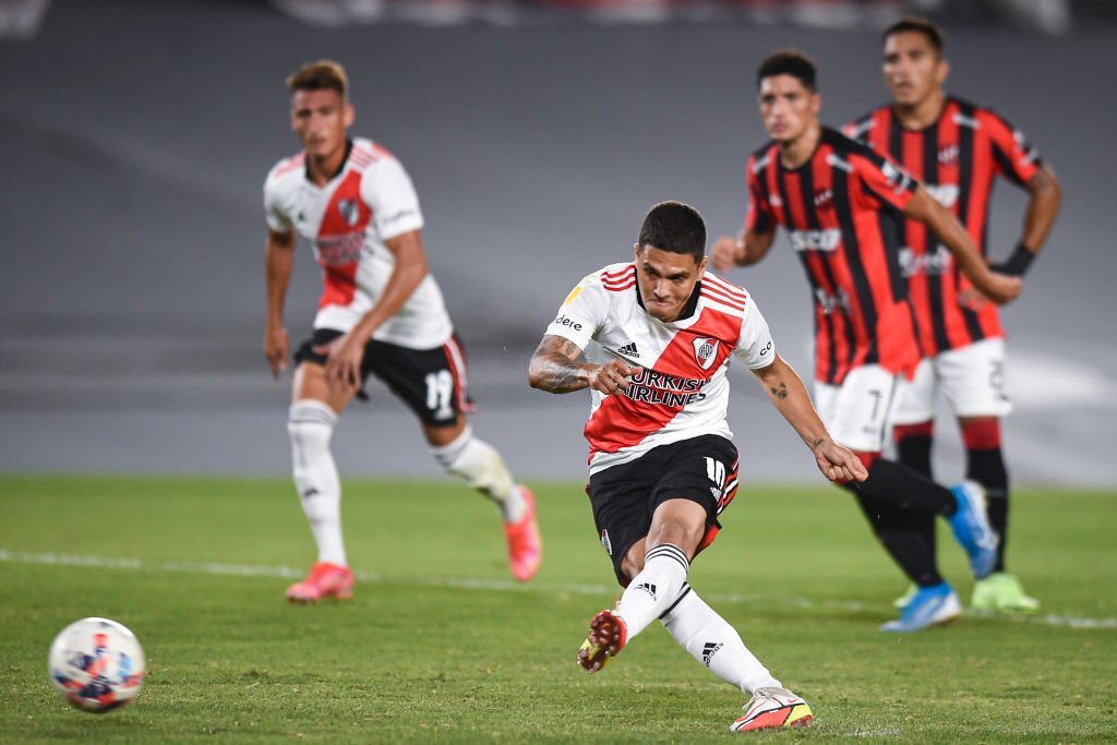 Quintero del "cada día me siento mejor" al elogio para Enzo Fernández