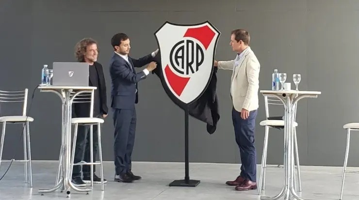 River presentó la actualización de su escudo