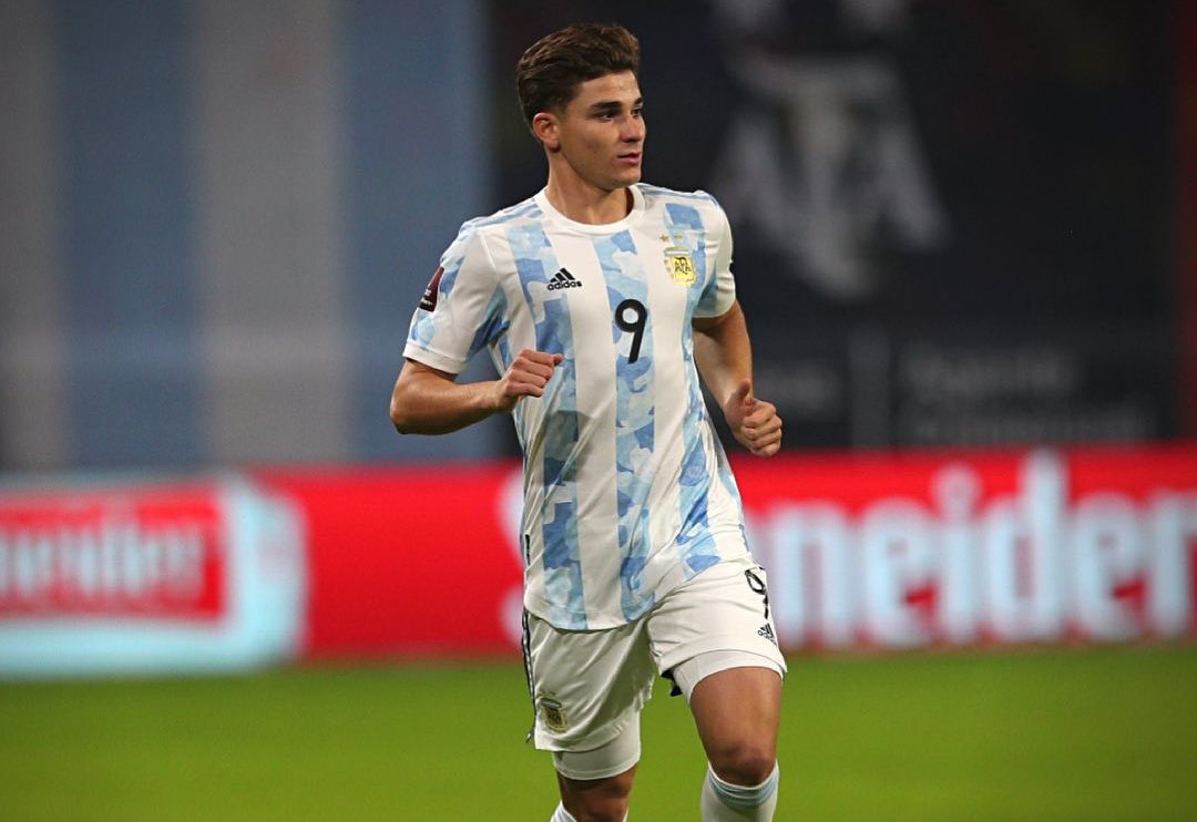 ¿Juega mañana? La particular definición de Scaloni sobre Julián Álvarez