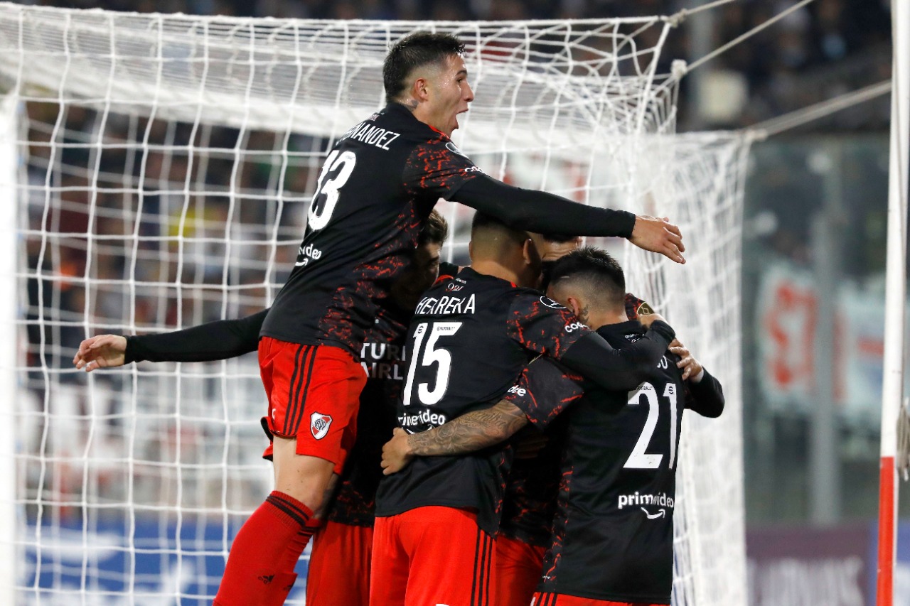 Triunfazo ante Colo Colo, ¡Así quedó River en la tabla!