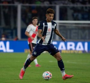 El presidente del fútbol argentino que confirmó que habló con River por un jugador