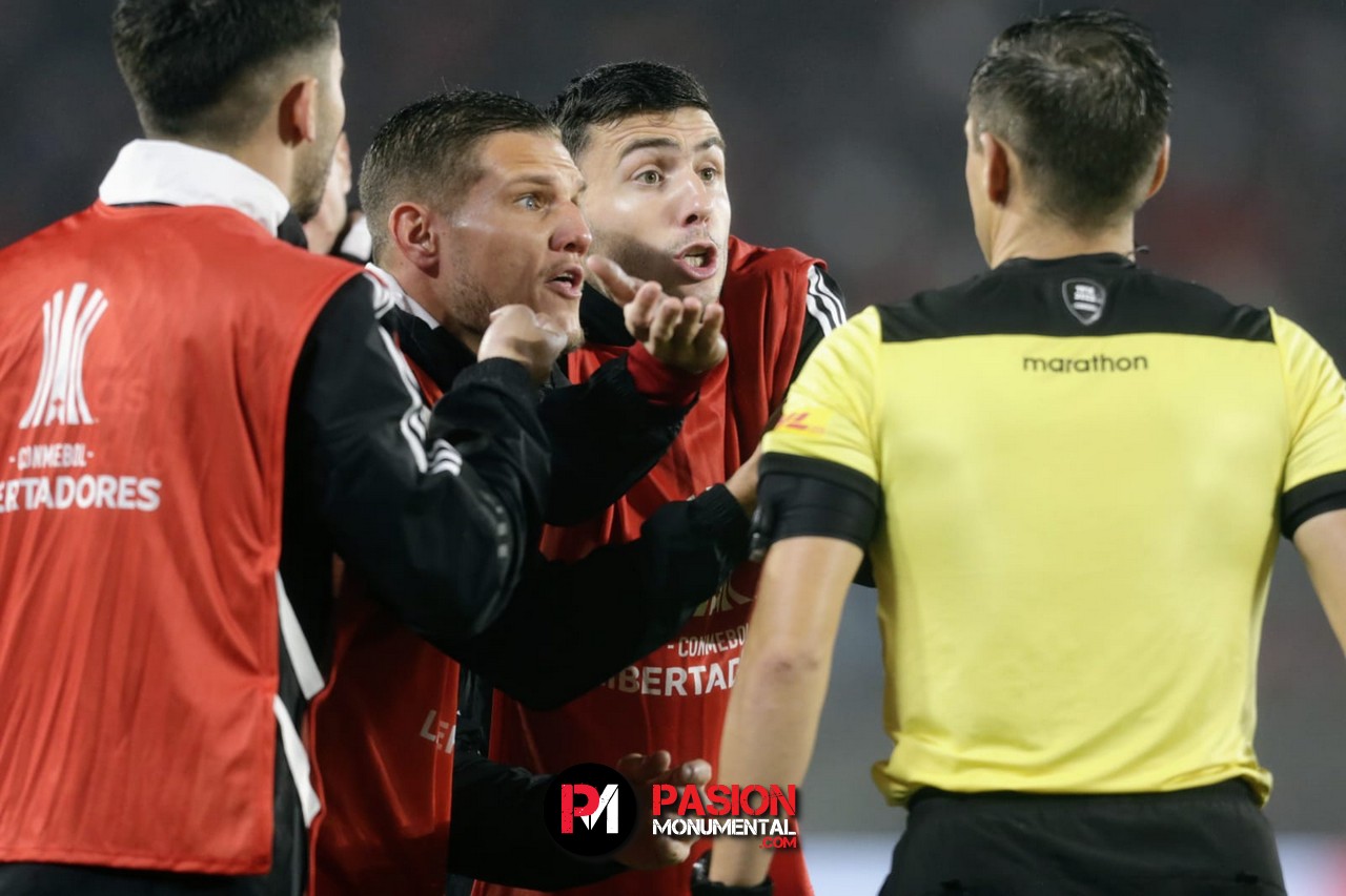 ¡Insólito! Se publicaron los audios del VAR donde Tobar insiste en que no ve que la pelota toque en el brazo de Suárez