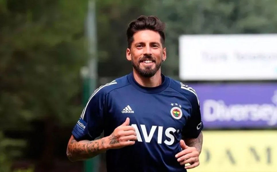 ¿Un hincha más? El jugador que quedó libre en Europa y se entrena con el buzo de arquero de River