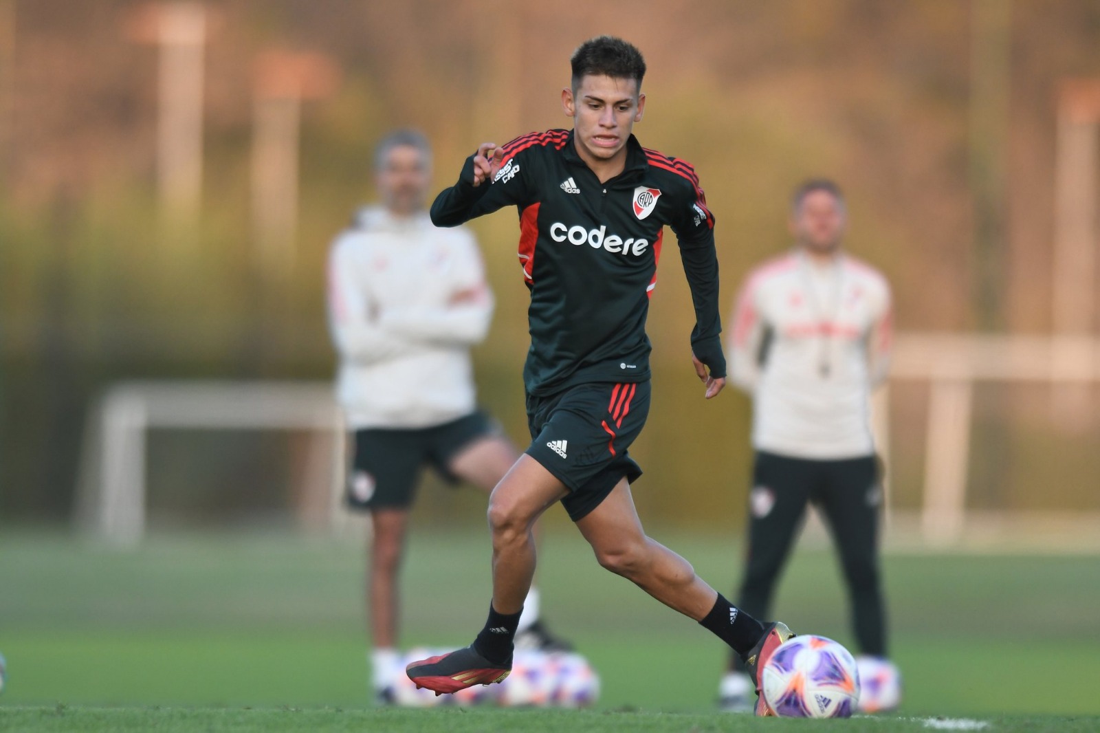 El reconocido hincha de River que escribió: "Qué lindo sería ver al Dialbito encarar a Roncaglia"