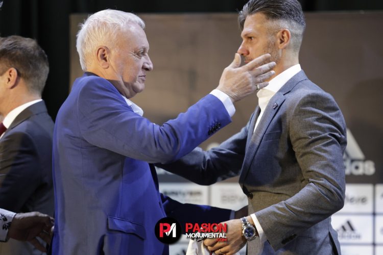 La picante frase del Beto Alonso sobre el triunfo en el Superclásico: "Se van bien calentitos"