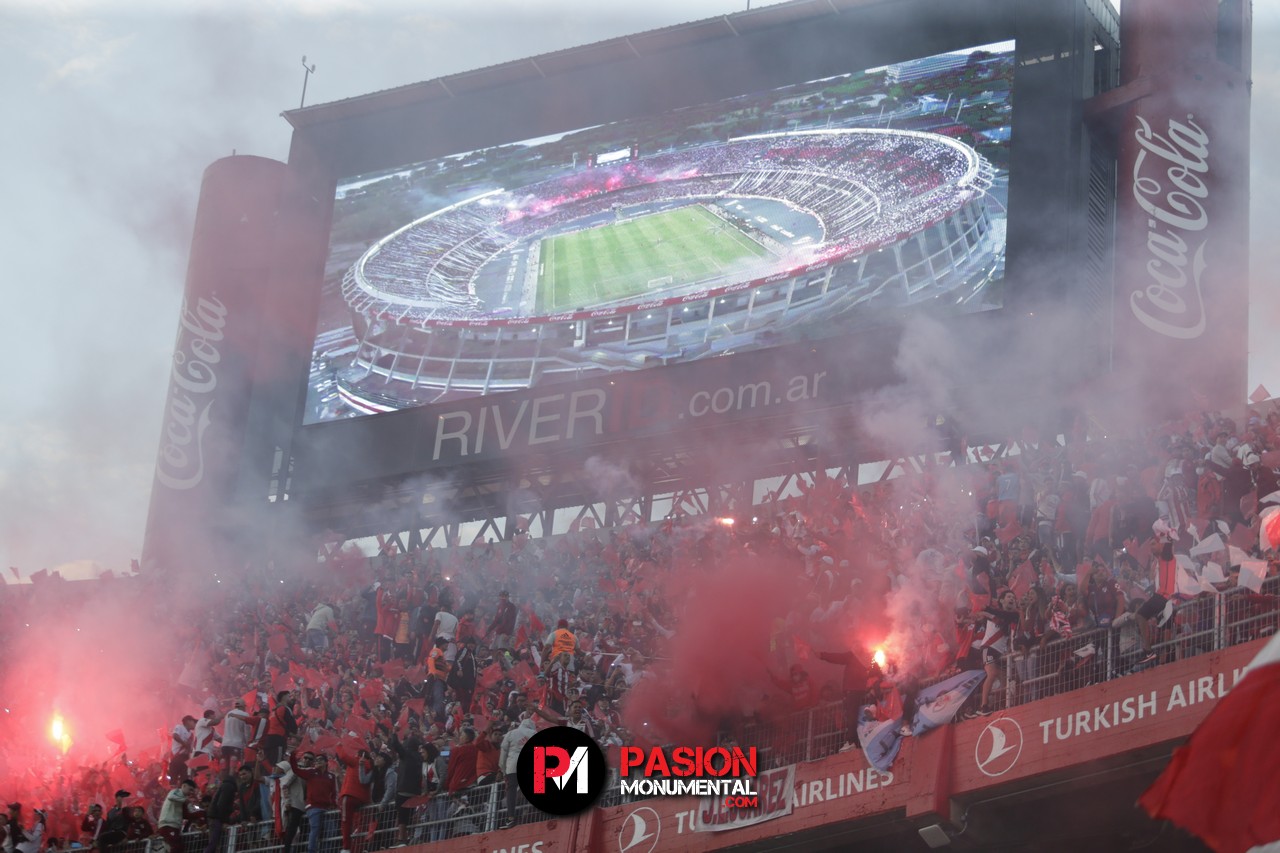 La decisión que tomó Jorge Brito con los hinchas de River que lleven bengalas a la cancha