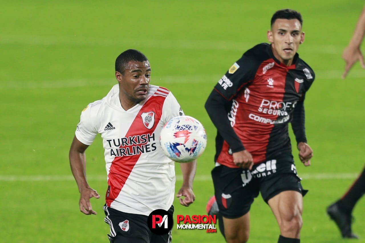 ¡Un dolor de cabeza para Demichelis! Con tres jugadores para un puesto, el posible equipo de River ante Colón