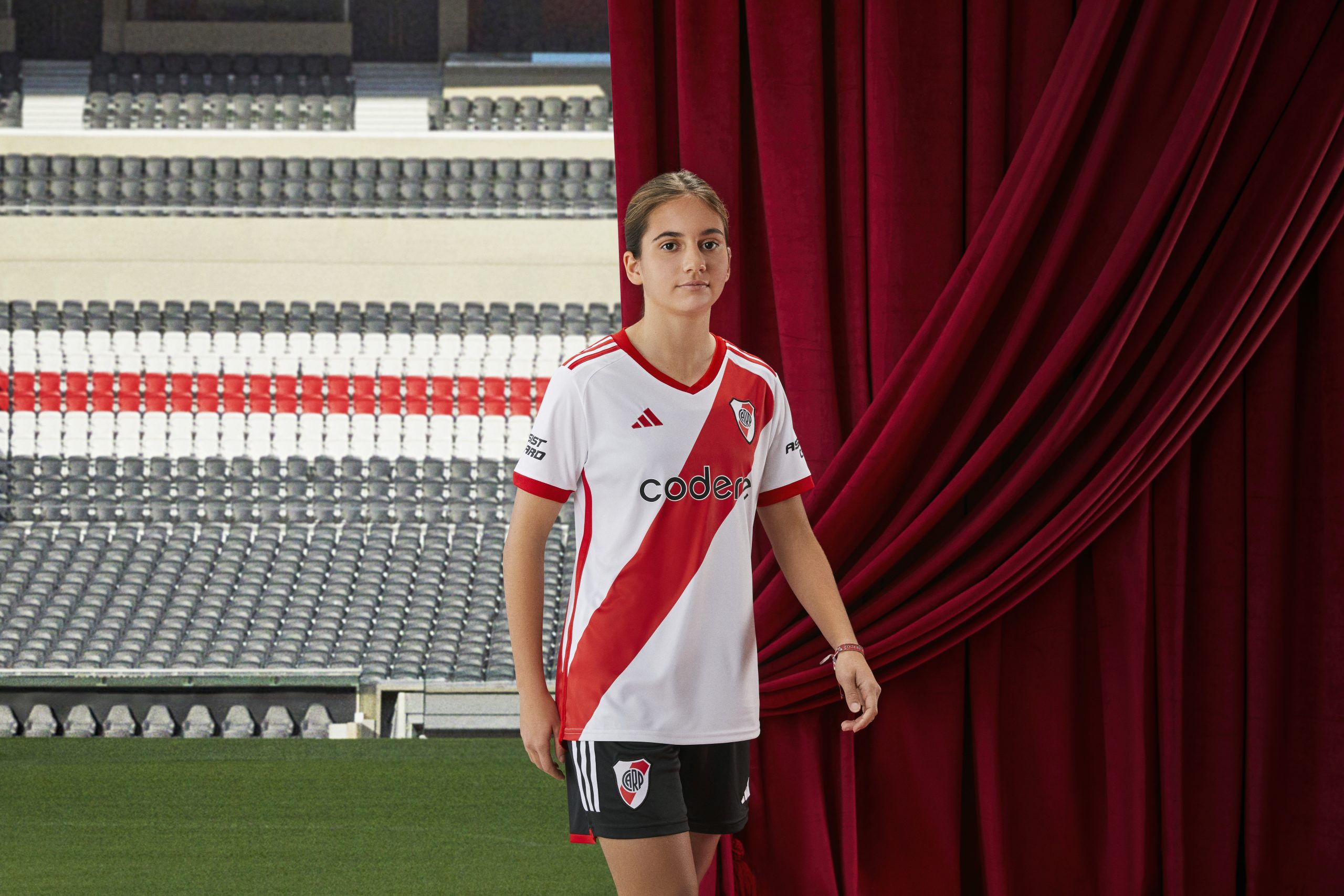 ¡La nueva piel del Más Grande! River presentó de manera oficial su nuevo Manto Sagrado titular