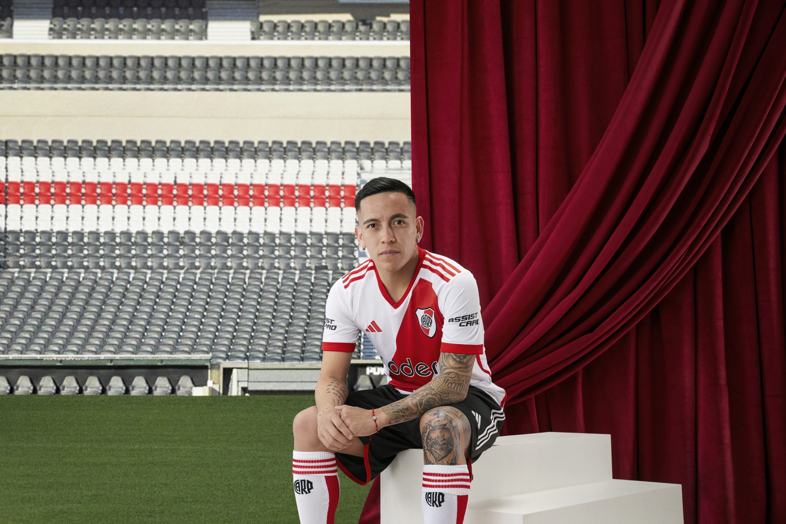 ¡La nueva piel del Más Grande! River presentó de manera oficial su nuevo Manto Sagrado titular