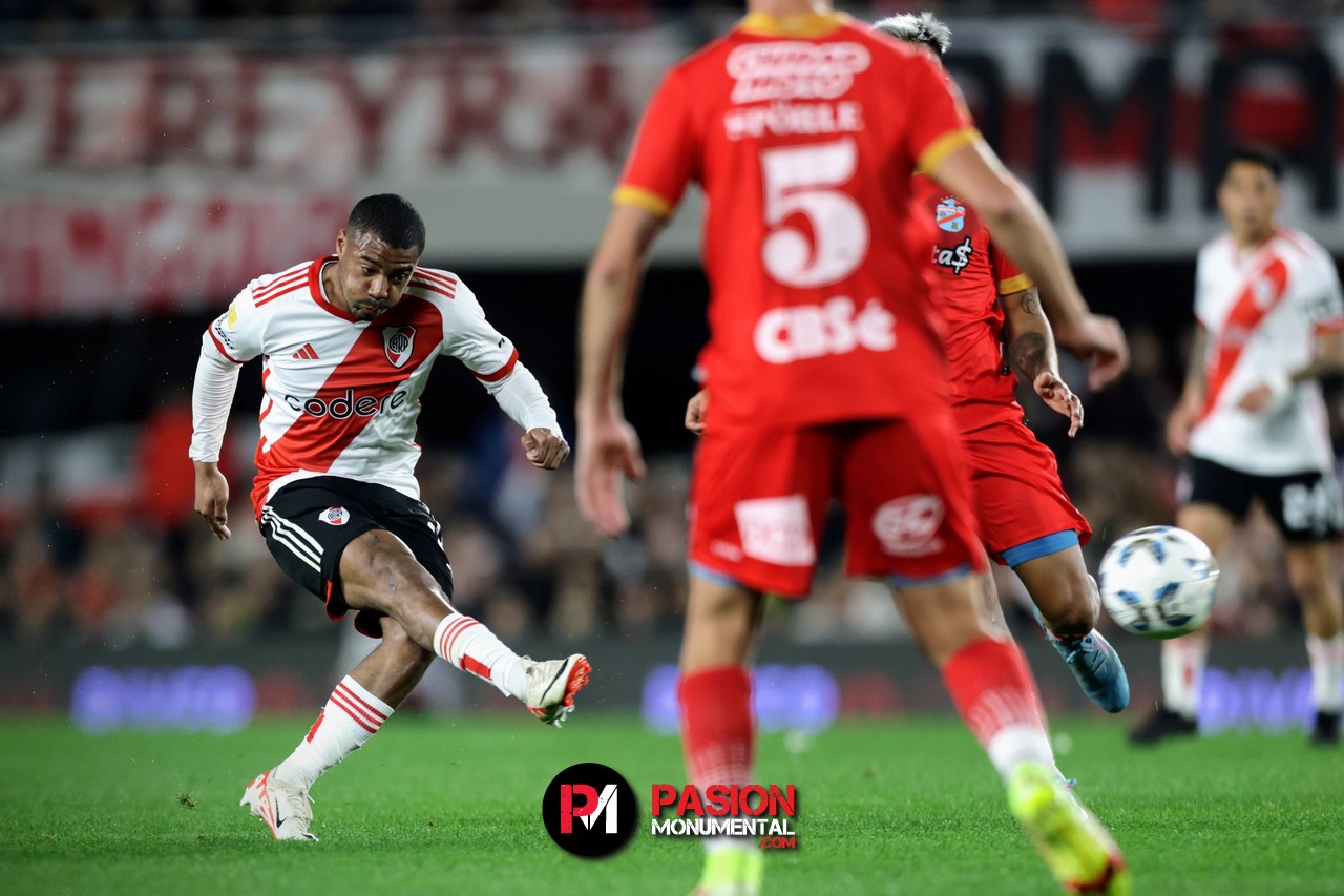 De La Cruz analizó el triunfo ante Arsenal, comentó sobre su golazo y contó por qué son tan fuertes en el Monumental