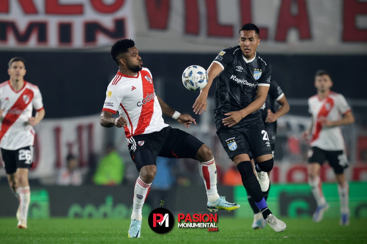El DT de Atlético Tucumán se rindió ante River y explotó de furia con Borja