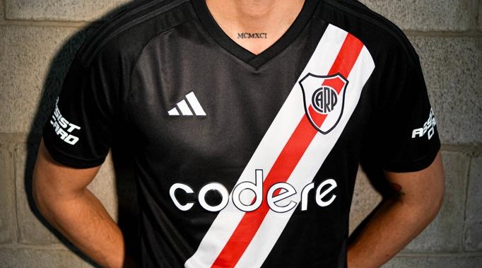 La nueva camiseta Pre Match de River en honor a Ángel Labruna: precio, fecha de estreno y mucho más